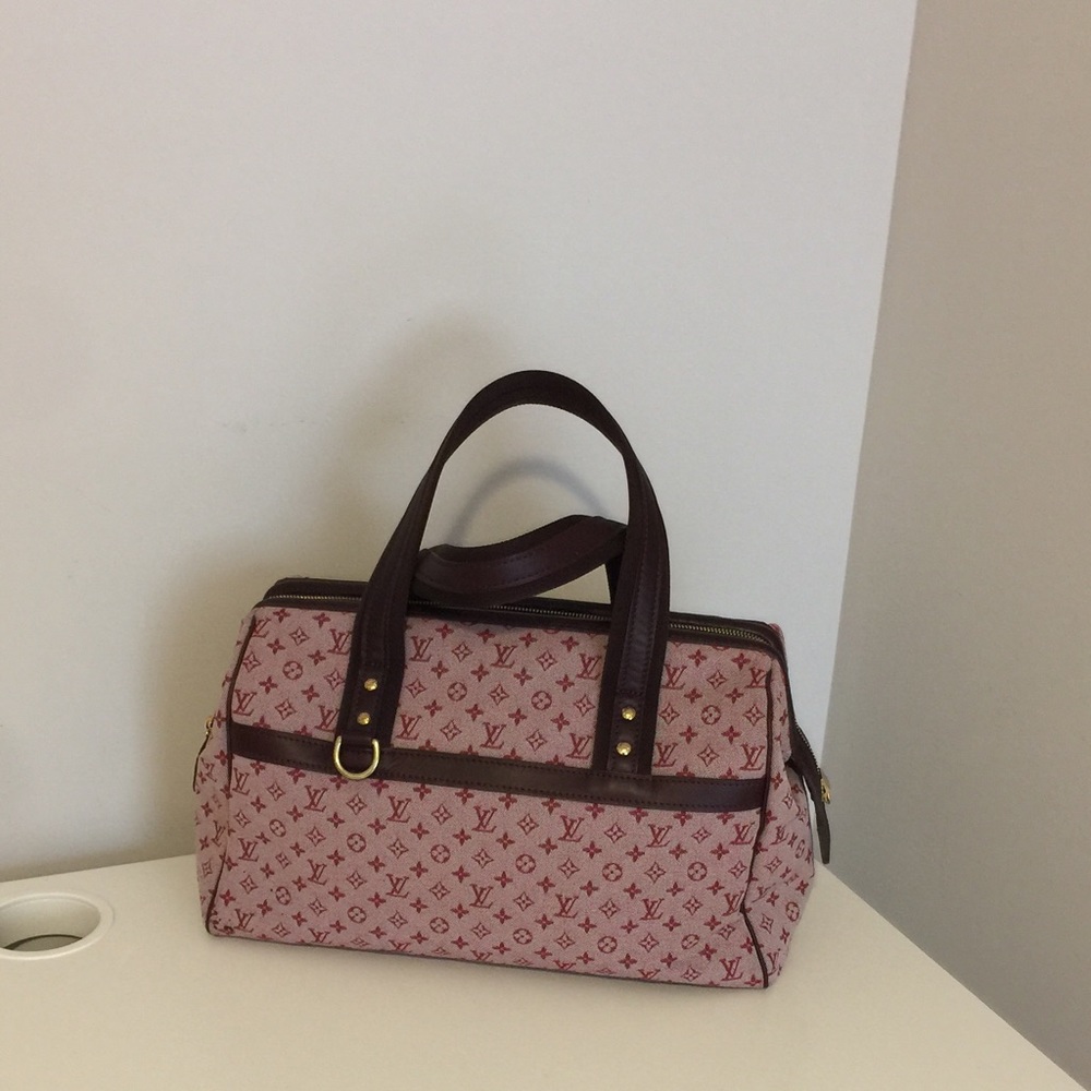 Authentic Louis Vuitton handbag.